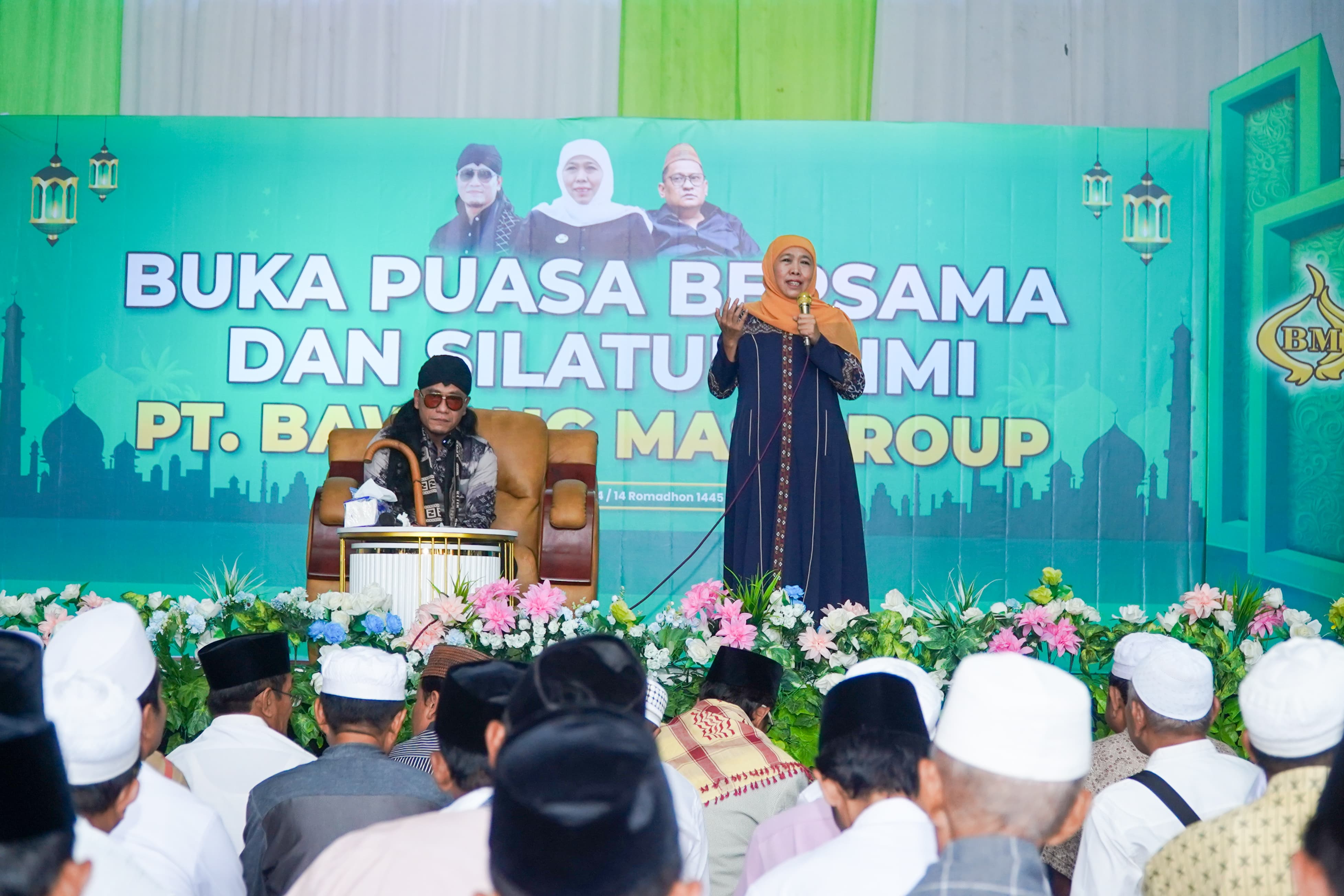 Silaturahmi dengan Belasan  Ribu Masyarakat dan Petani Tembakau di Pamekasan, Khofifah Pesankan Pentingnya Kedermawanan Orang Kaya